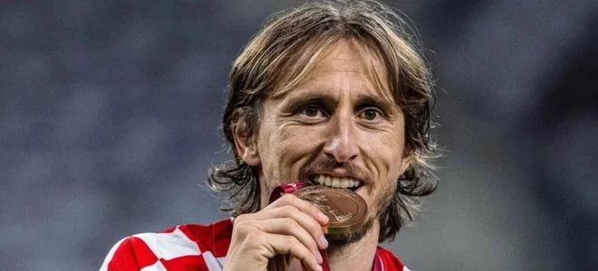 国际足球赛事中球员技艺展现完美