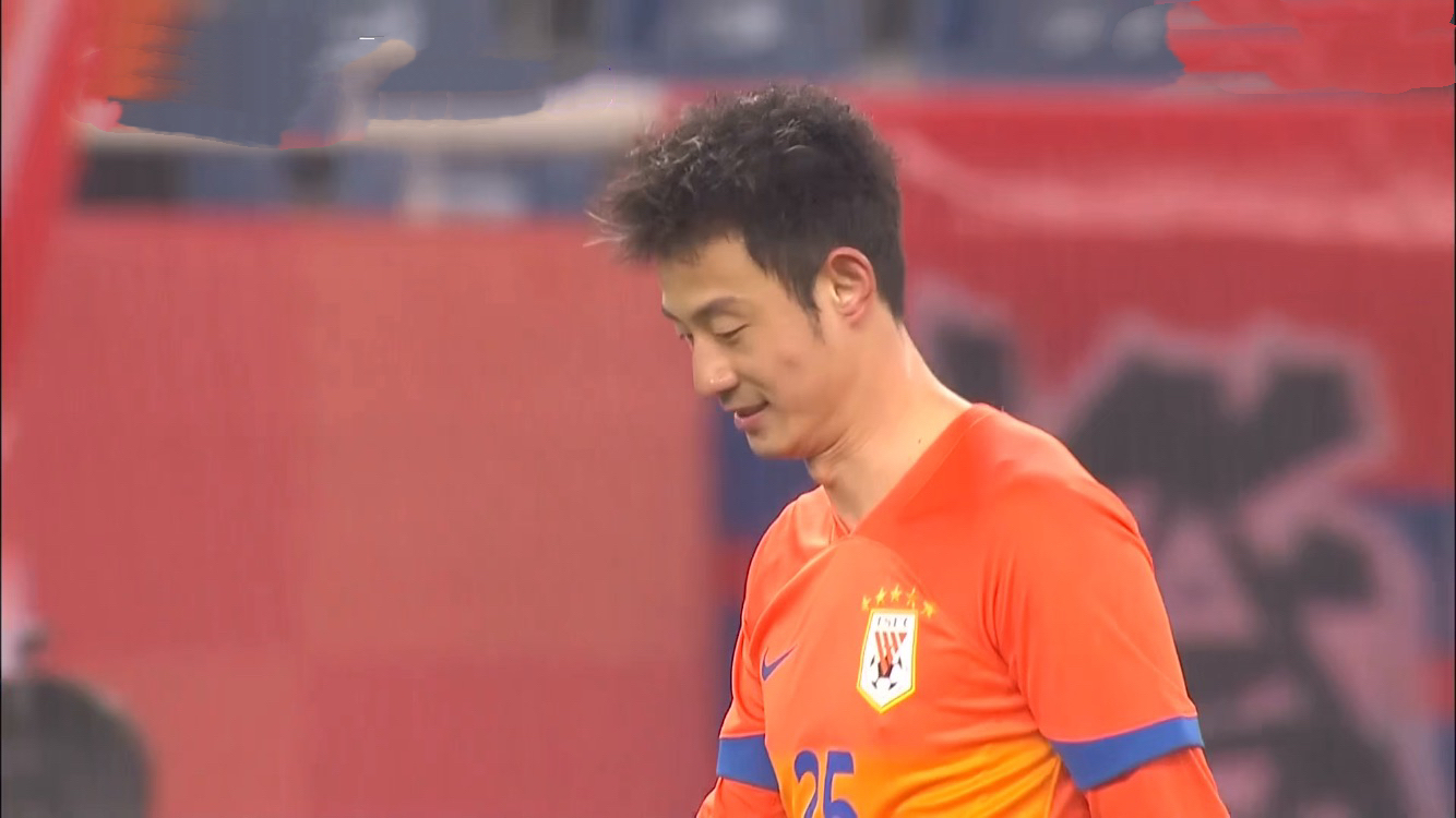 人气球队在比赛中实力碾压对手，赢得掌声