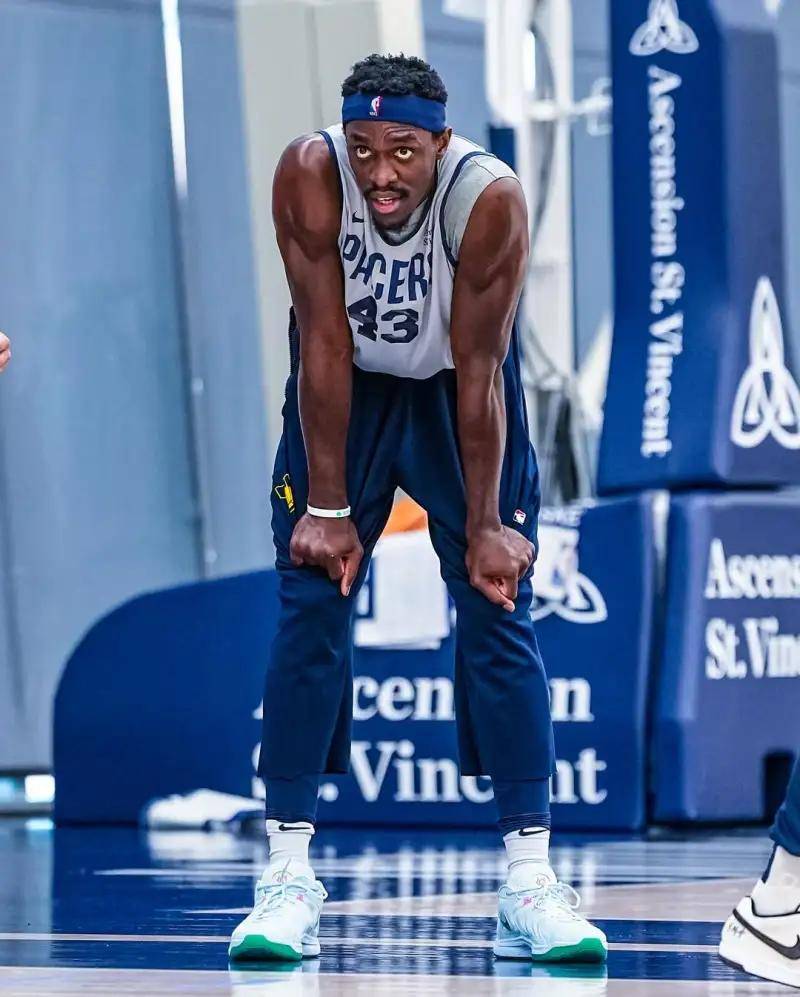 开云体育链接-尼克斯队前锋受伤缺阵，教练组加紧备战的简单介绍