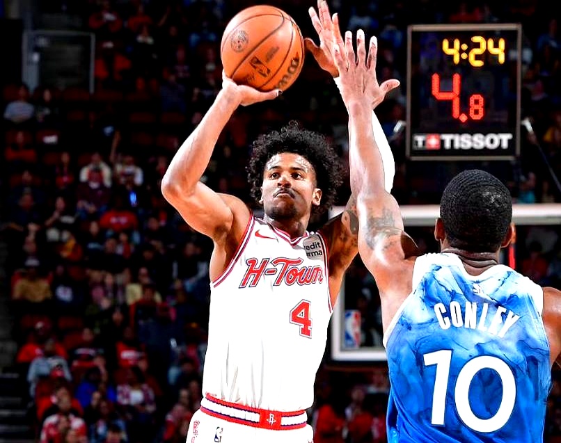 尼克斯队前锋受伤缺阵，教练组加紧备战的简单介绍