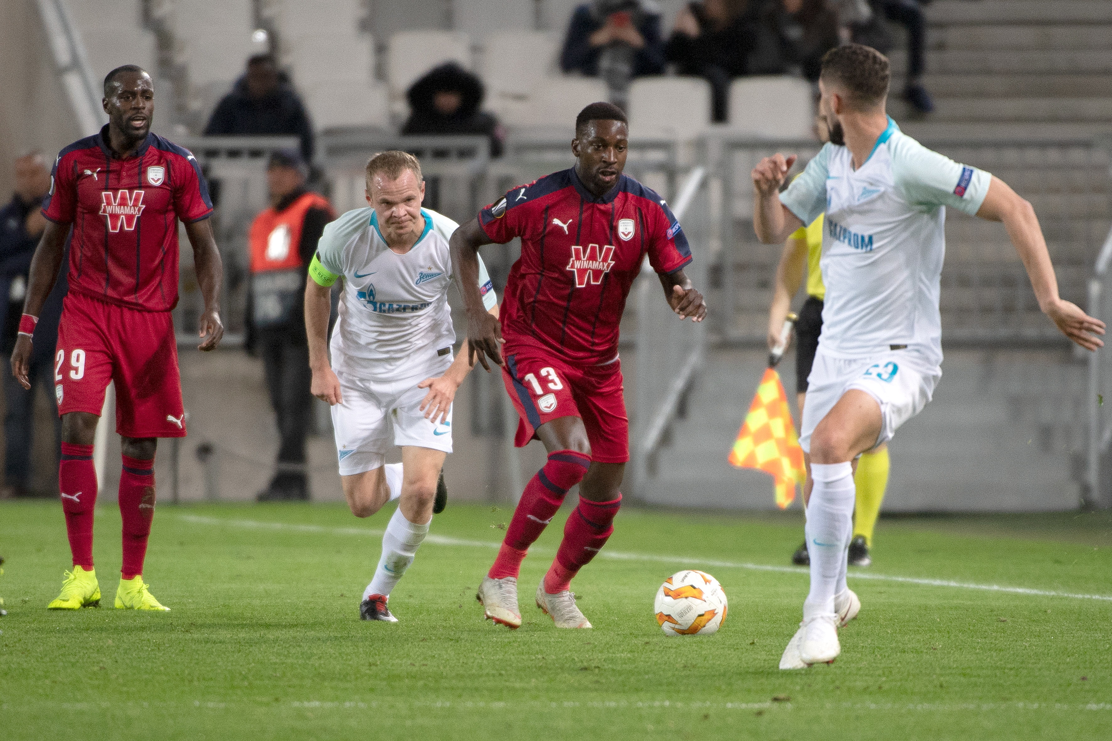 开云体育官网-包含法兰克福主场战平圣彼得堡，小组赛阶段两连平的词条