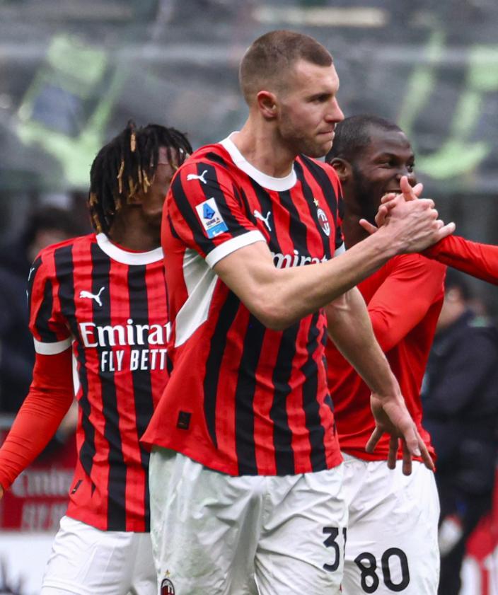 米兰德比焦点对决，洛卡特利成为话题人物