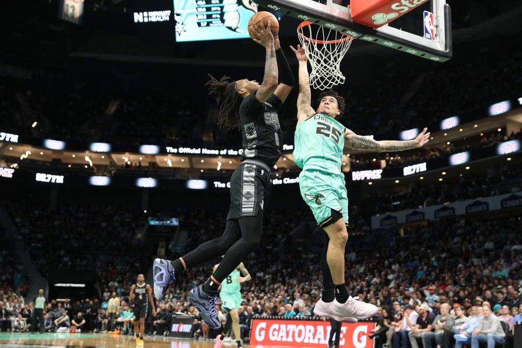 开云体育官方入口-黄蜂准绝杀成功击败马刺，格林独揽分