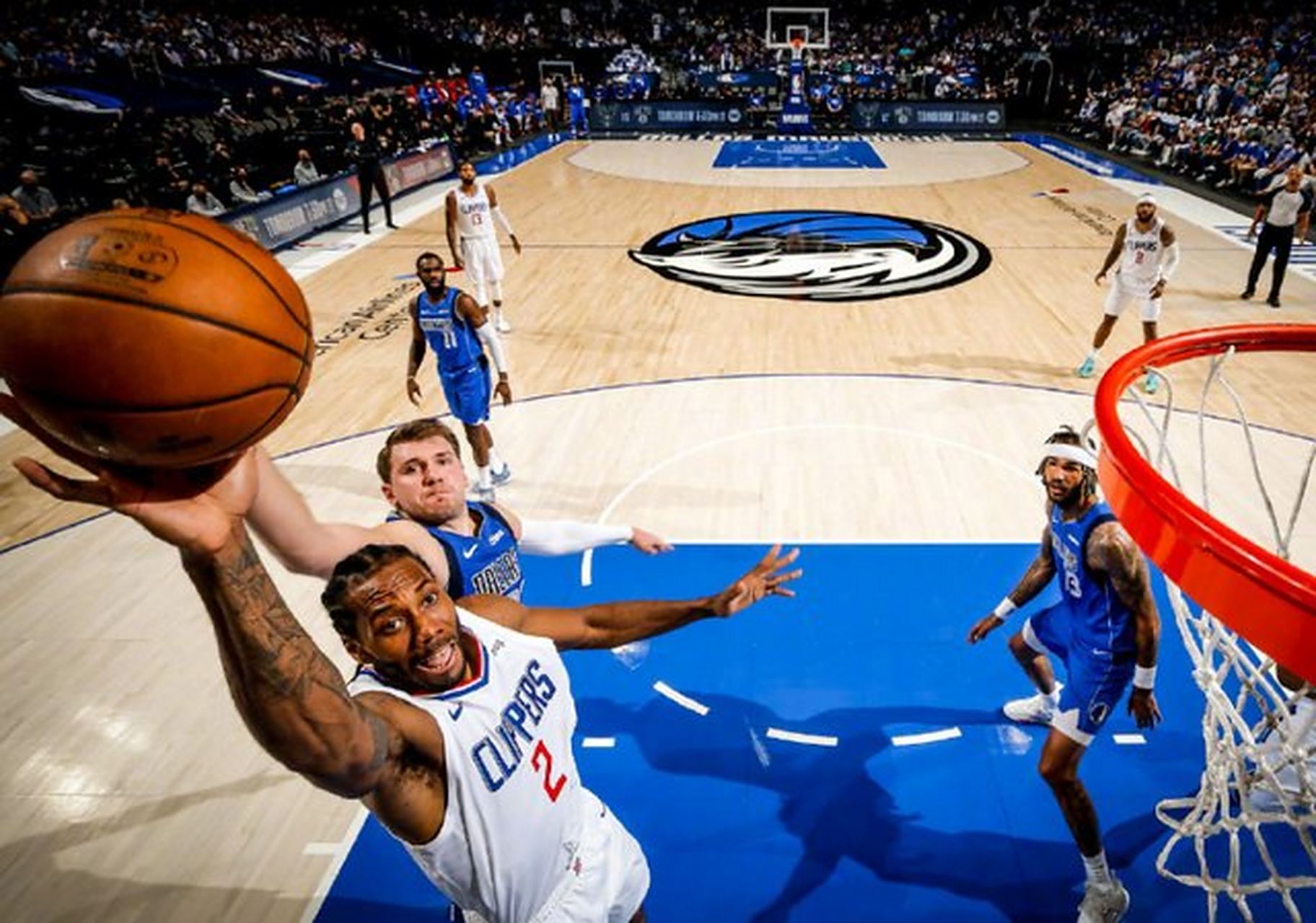 包含阿斯塔纳主场取胜，-力压对手进级的词条