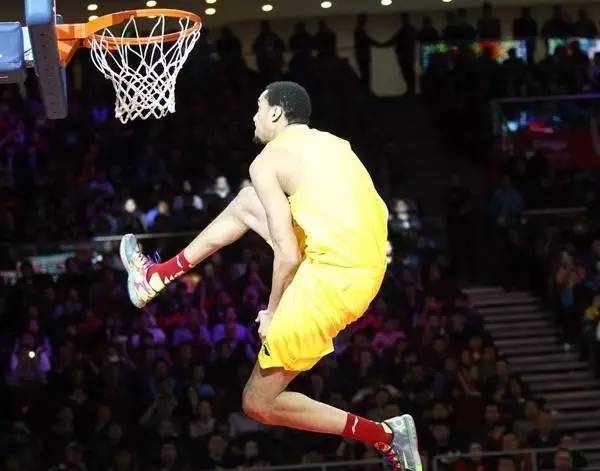 小牛队外援表现出色，获得当地球迷喜爱的简单介绍