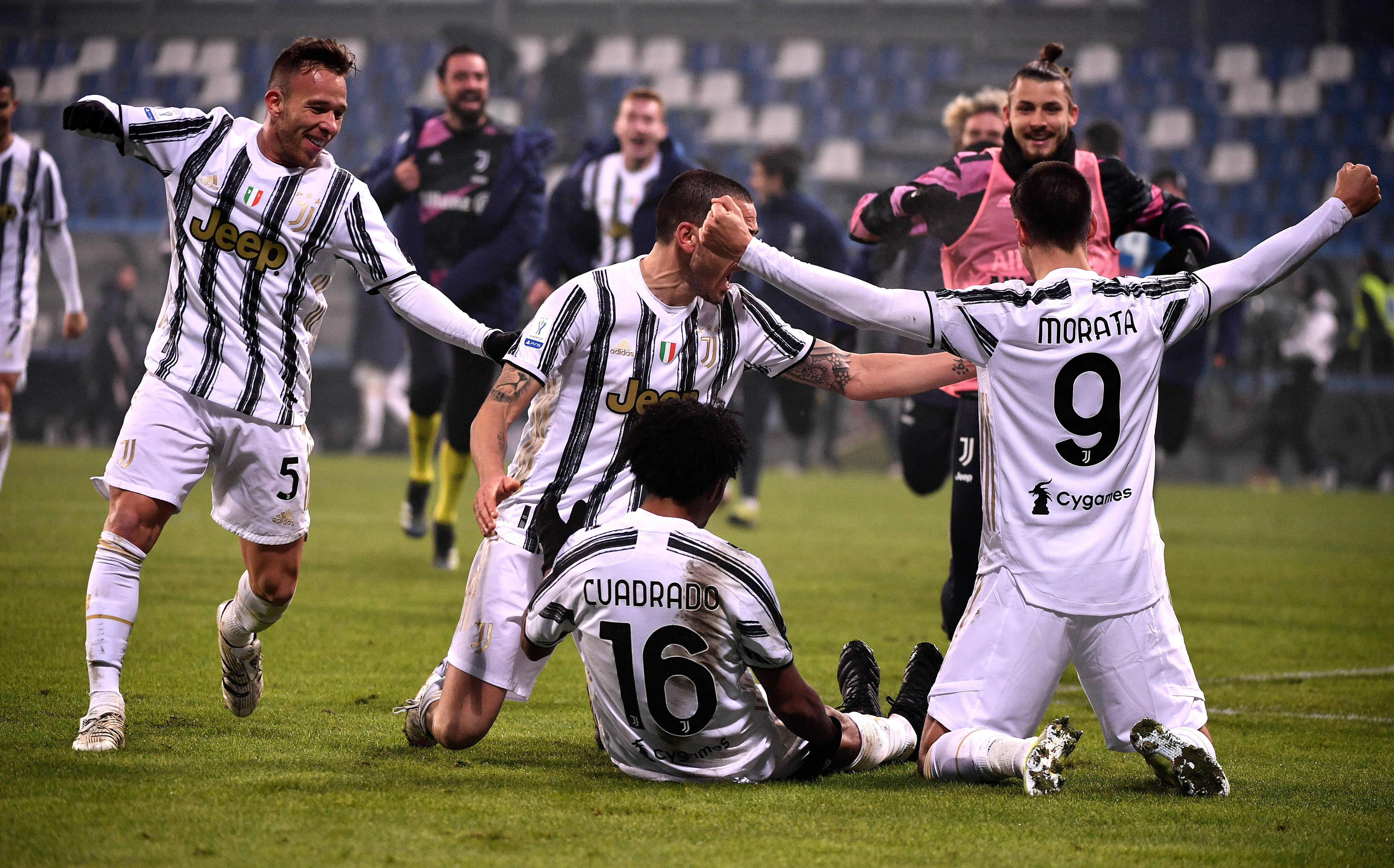 包含阿贾克斯主场击败劲旅尤文图斯，领先小组的词条