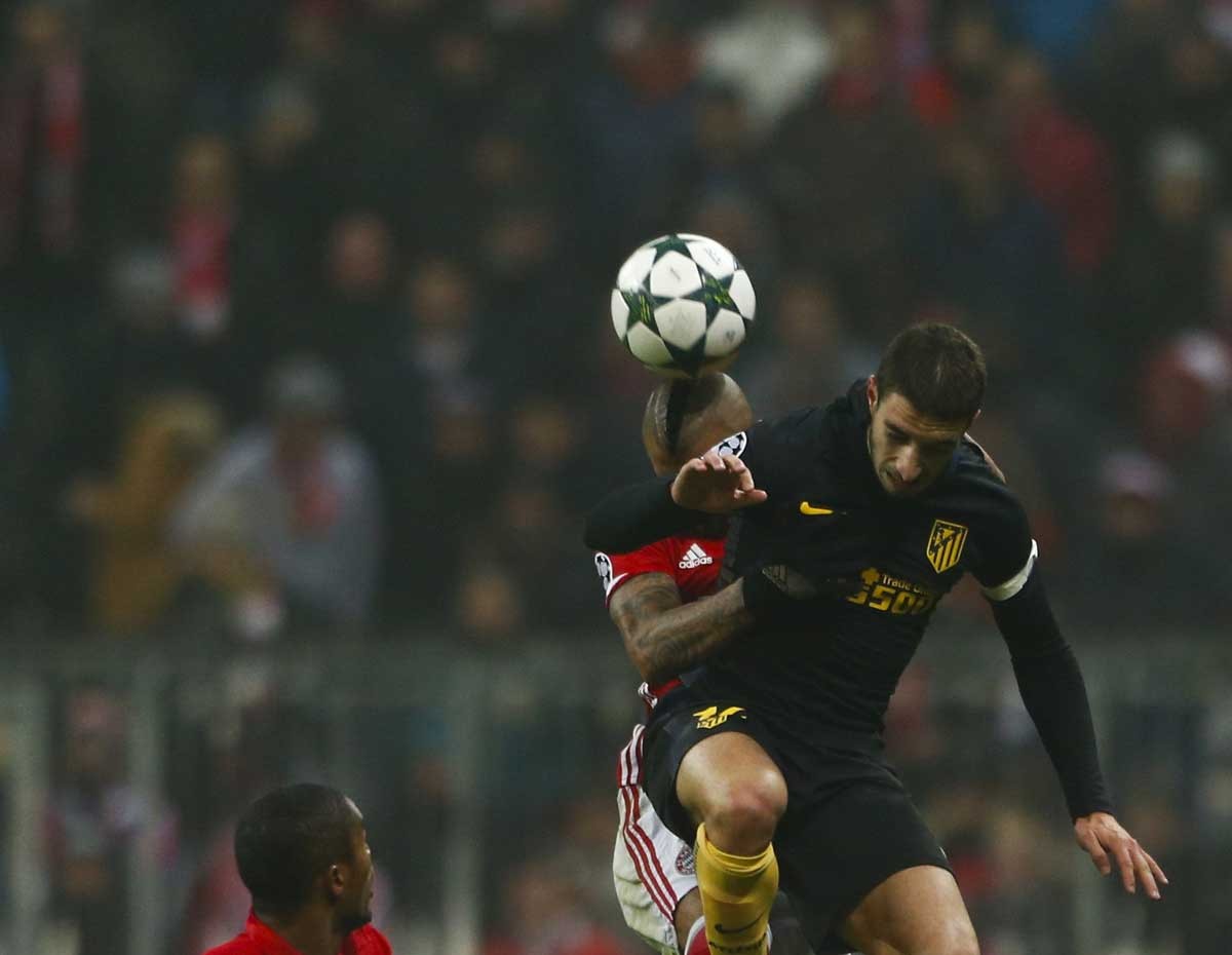 包含巴萨大胜拜仁慕尼黑，提前锁定小组头名的词条