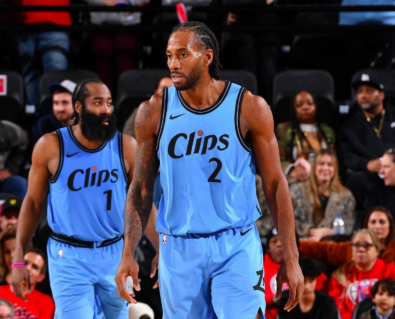 开云体育网页版-快船险胜太阳，莱昂纳德全面表现