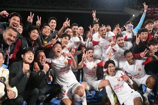 开云体育链接-赛场彰显风采，中超联赛硝烟弥漫引人瞩目